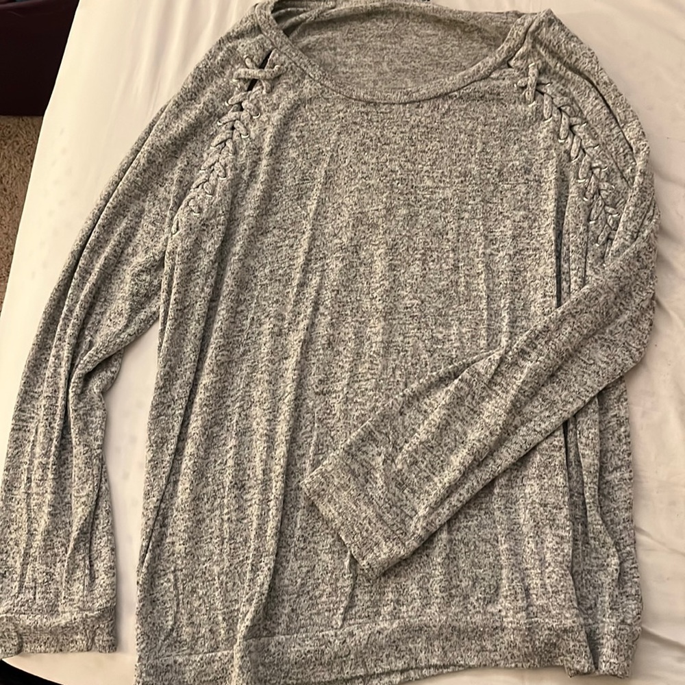 Very comfy, grey Long sleeve sweater
